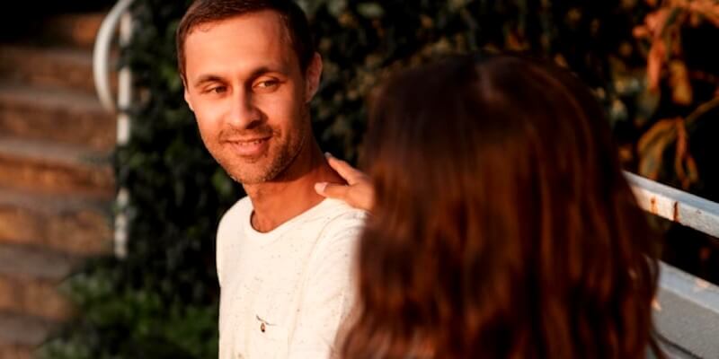 couple amoureux souriant